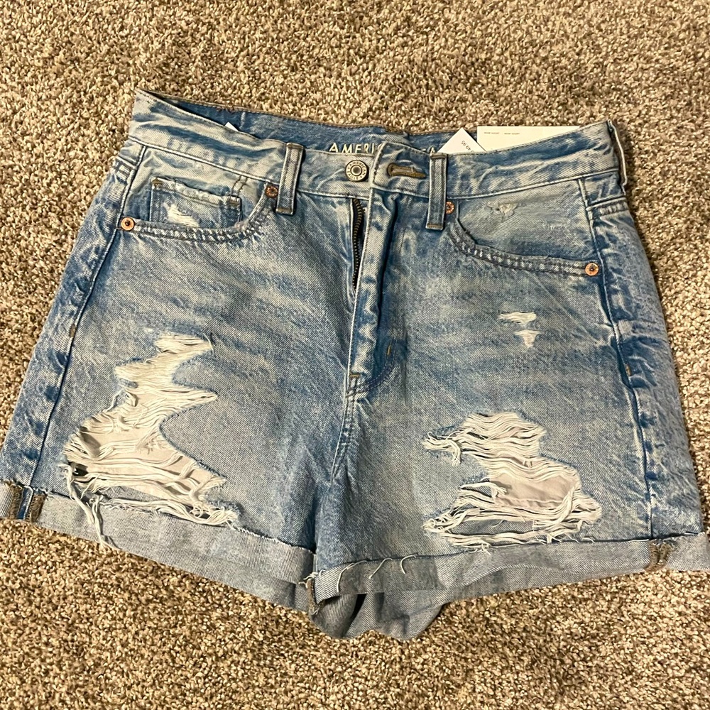 AE Mom Short